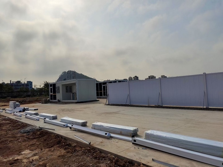 寶安區(qū)國際機場部分路段修建使用PVC圍擋安裝