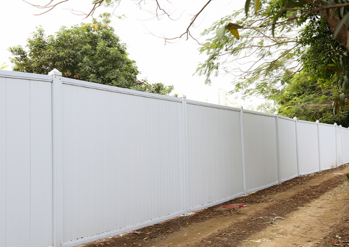 如何選購優質的PVC圍擋？從材料到售后服務全面分析！旭東鋼構圍擋