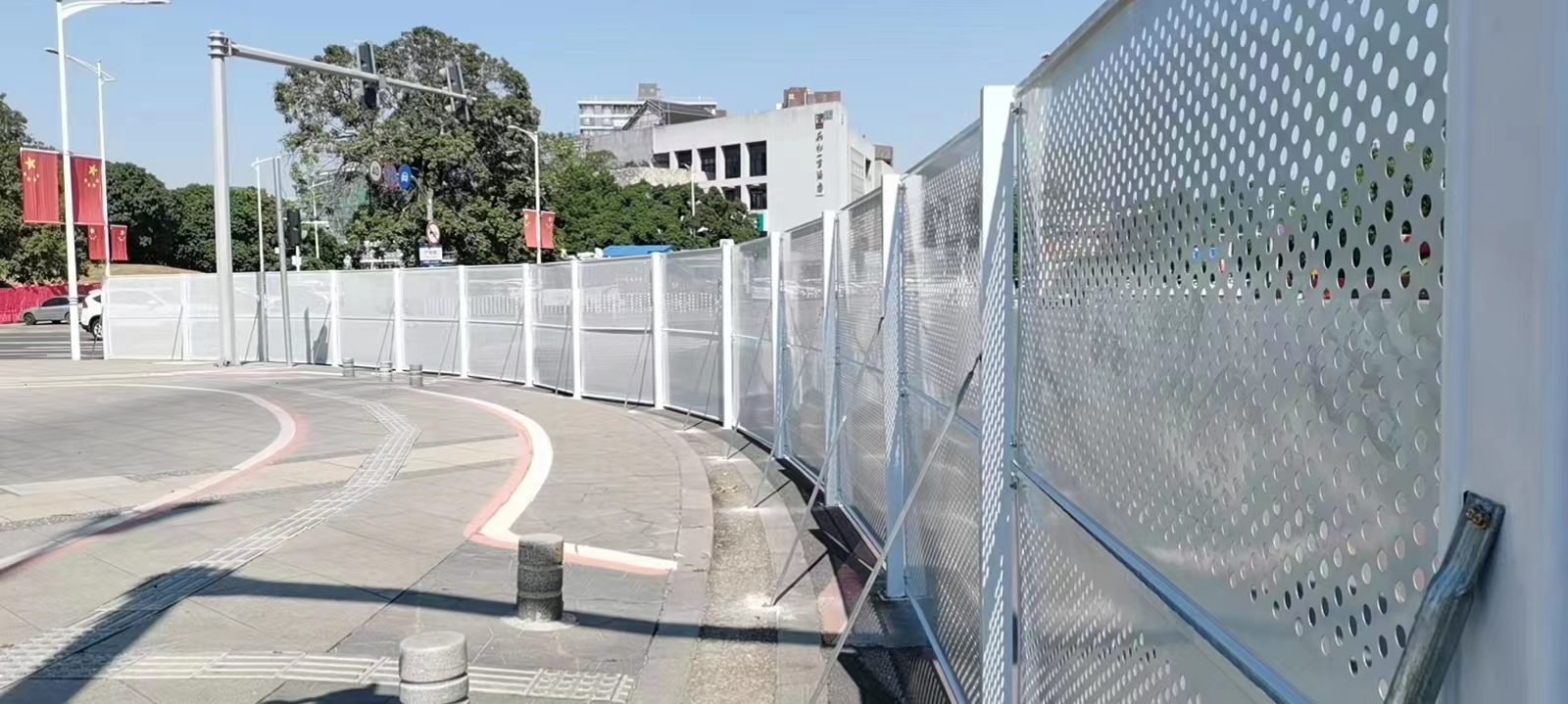 裝配式鋼結構圍擋的耐久性和使用壽命如何？【旭東鋼構圍擋】