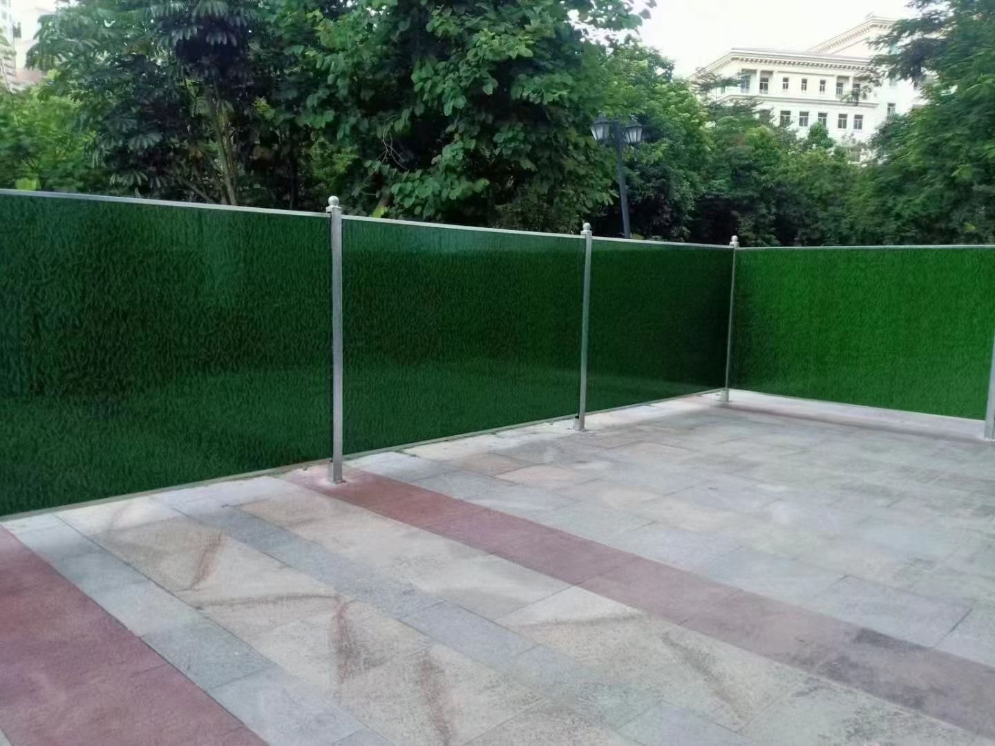 不要再當冤大頭了，買小草綠圍擋找旭東